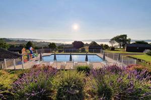 Levée de Soleil sur la Piscine