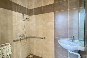 Chambre 4pers 11 Maison du Randonneur AuxR_M_la_rando douche