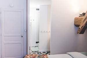 Maison-Vitis-Le-Refuge-de-Lamartine-salle-de-bain
