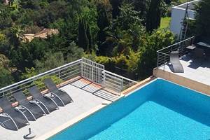 Piscine privée avec vue mer à Cannes