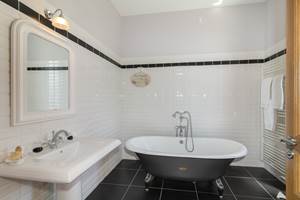 Maison de Jean, chambres d'hôtes de charme en Blaye Côtes de Bordeaux , Château Haut Bourcier , salle de bain/douche