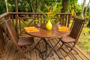 Terrasse bungalow Alamanda donnant sur le jardin