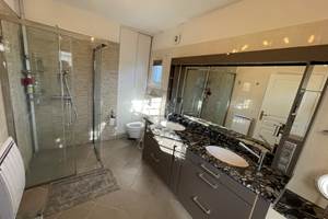 salle-de-bain-moderne-confort-baden-golfe-du-morbihan-bretagne-vacances