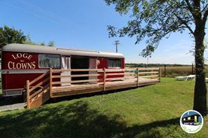 14 Gite la chevalerie 49170 roulotte loge des clowns