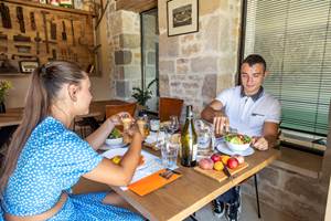 La convivialité servie à table : Profitez de nos repas dans une ambiance chaleureuse