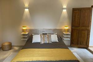 CHAMBRE JAUNE 1ER E´TAGE lit MF