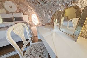 Coiffeuse dans chaque chambre avec miroir