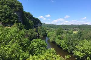 #abrisousroche #canoemoustier #canoetursac #lascauxcanoe #canoefamille #canoeconfort #canoeavecdossier #canoesportif #canoeloisirs #dordogne #tourismedordogne #activiténature #locationcanoë #ActivitéEnFamille