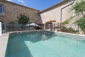 piscine, chauffé, partagé avec vue sur la tour entouré d olivier centenaire