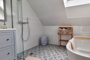 Salle de bain à l'italienne n.2 sur 3 de la Grange à Porteau