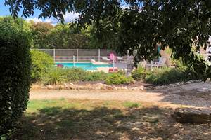 Les Mazets du Rouret - Micocoulier vue sur piscine chambre enfants
