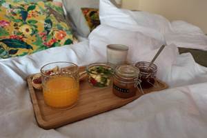 Profitez du  petit déjeuner gourmand dans l'intimité de  votre chambre