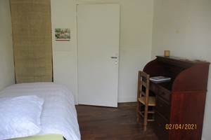 Petite Chambre Lit et bureau ++