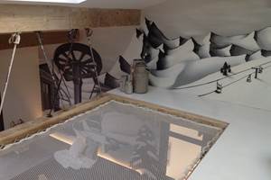 filet suspendu sur la grande salle a manger spa et piscine  loft Provence  alpes