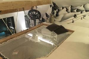 filet suspendu et pot a lait ancien ambiance détendue Saint Laurent d'aigouze série ITC