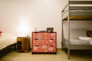 Chambre pour 5 personnes  / Lit double en 160 + Lit Superposé et Lit simple / salle de bain privative