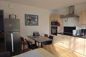 Une cuisine bien équipée avec tout le nécessaire pour 5 personnes