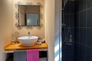 Salle d'eau & Douche à l'italienne - Chambre MAUZAC (RDC)