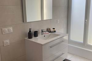 salle-de-bain-appartement-cambo-les-bains-curistes.jpg