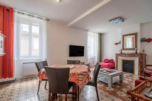 salon-tv-cosy-gite-familial-olonzac