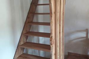 escalier du 1er étage à la 1ere chambre