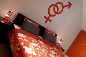 Chambre 1: Un lit double ou 2 lits simples + 1 lit bb.