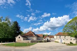 Le Hameau et parking exterieur - Grange A Porteau du Domaine des Cyclamens