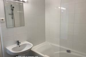 Maison Lavie chambre principale salle de bain prive´e2