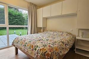 Chambre vue entrée salon