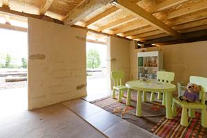 Salle de jeux enfant dans dépendances, rez de chaussée