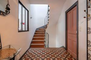 escalier-interieur-acces-chambres-gite-parcours-cathare