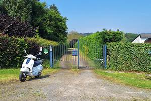 19-portail-entree-allee-evasion-calme-gite-lecureuil-namur-wepion.jpg