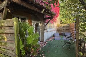terrasse-fleurie-exterieur-gite-le-lijaly-bournezeau-vendee-nature-campagne.jpg