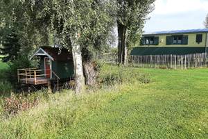 La roulotte et la cabane du pêcheur