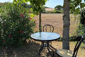table-jardin-ombragee-arbre-detente_mas-des-anges_soussans-margaux