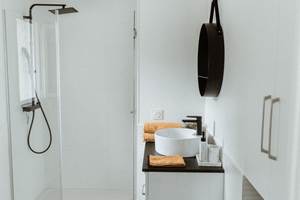 Grande salle de bain avec WC