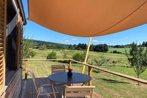 Les terres de la chouette, terrasse plein sud pour admirer le paysage