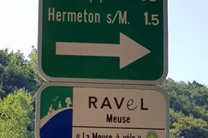 Hastière-Lavaux Panneaux RAVeL et Meuse à vélo-Maes Christian_(c)OTH