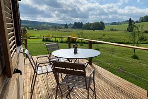 Les terres de la chouette, terrasse plein sud pour admirer le paysage