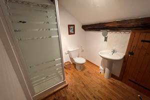 Salle d' eau WC chambre 2