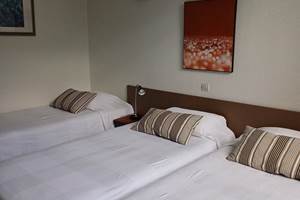 Hotel-les-Belluges-Chambre Triple 3 lits simples_2