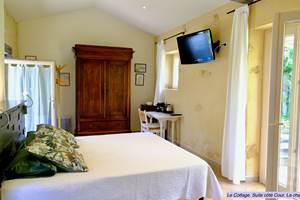DOMAINE DU CHAMP DE L'HOSTE - chambres d'hôtes à Larzac 24170 - Dordogne - location suite côté cour - location maison de vacances - suite de charme -