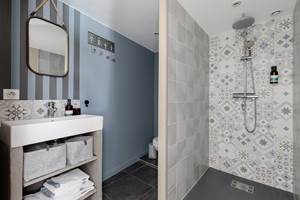 salle de bain et toilettes privatives