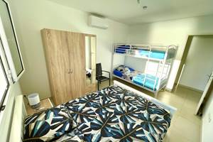 Chambre 3 avec lit 140 x 190 + 2 lits superposés