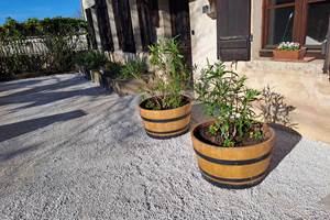 Des fûts de vin transformés