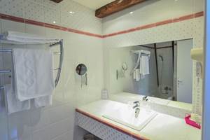 Salle de Bain, toilettes séparées