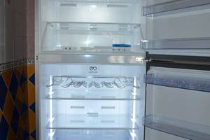 1.1.2. Rez-de-chaussée - la cuisine - le frigo