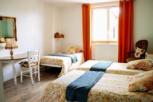 CH N° 5  // 3 Lits de 90 x 190