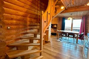 Duplex Chaleureux et confortable tout en rondins de bois