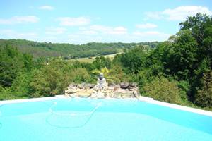 piscine à double débordements et traitée au sel, vue